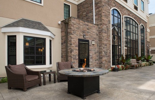North Wales Condo | Pool & Hot Tub. Great King Suite!