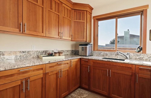 Clinton Apartment | Pool & Hot Tub I Beachfront I Dogs OK I 2 Kayaks