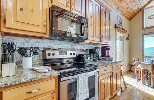Helen Cabin | Pool, Hot Tub & Mountain Views: Cleveland Cabin