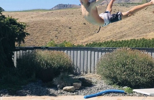 Chelan House | Pool + Hot tub + River Views + 5 mins to Chelan