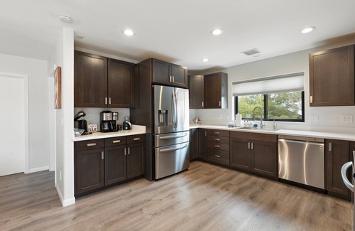 Cottonwood House | Pool/Hot Tub/Sauna/2 Game Rooms/2 Fire Pits/Mingus Mt. Views/Chef's kitchen