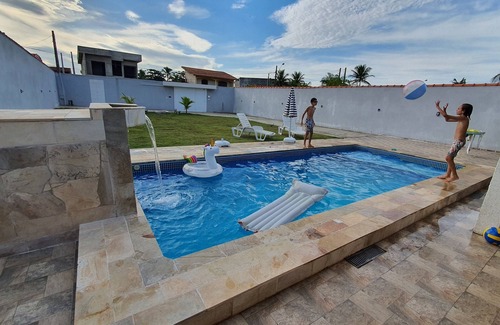 Balneario Gaivotas House | Pool house 2 minutes from the sea with large backyard