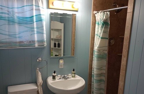 East Grove Cottage | Pool house - Close to San Diego Zoo Safari Park and Wineries.