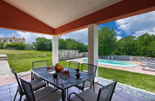 Trgetari Apartment | Pool House In Greenery - Happy Rentals