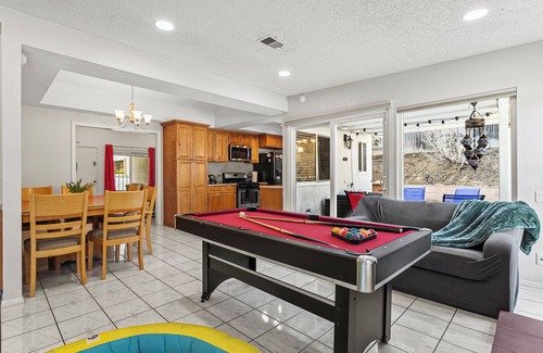 Fullerton House | Pool House Near Disney: Bounce House /Ping-Pong!