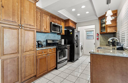 Fullerton House | Pool House Near Disney: Bounce House /Ping-Pong!