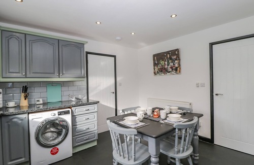 Whitebrook Cottage | POOL HOUSE, pet friendly, with a garden in Trellech