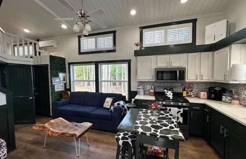 Mentone House | Pool l Mountain VIEWS - Happy Cow Cottage