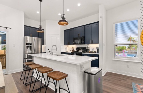 Denver Heights House | Pool-MovieTheater-KING BED & 5 minutes from the Alamodome & Riverwalk