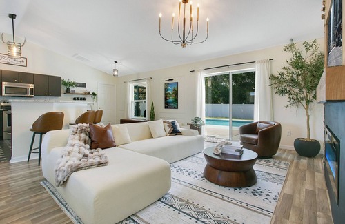 Candler House | POOL ~ NEAR TO SPRINGS ~ WEC ~ TRAILS ~ SHOPPINGS ~OCALA DOWNTOWNn8beds 4bedroom