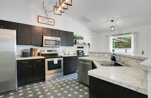 Candler House | POOL ~ NEAR TO SPRINGS ~ WEC ~ TRAILS ~ SHOPPINGS ~OCALA DOWNTOWNn8beds 4bedroom