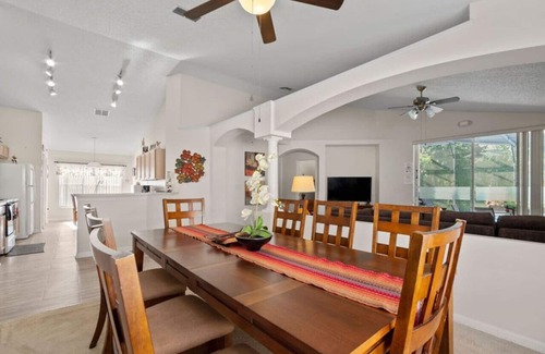 Eagle Pointe South House | Pool Oasis, 20 mins to Disney, Close to Shops