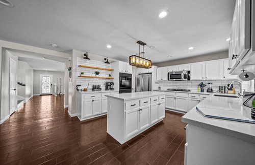 Winchester House | Pool paradise near Temecula Wine Country w/spa, pool table, games, pic wall