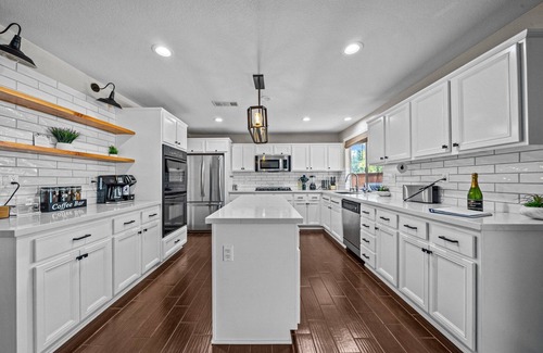 Winchester House | Pool paradise near Temecula Wine Country w/spa, pool table, games, pic wall