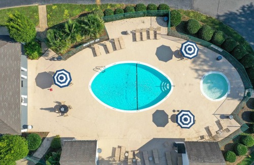 Rock Hill Condo | ☆Pool+Parks☆2 min drive⇢grocery+dining+attractions