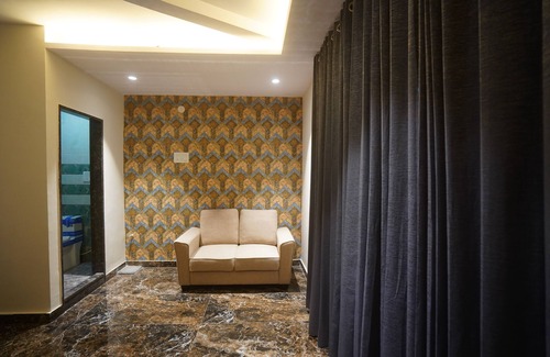 Hyderabad Other | POOL PARTIES,GARDEN PARTIES, with 5 king size bed rooms and a massive huge pool.