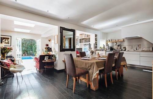 Addison Villa | Pool & Piano | Hidden Oasis in Kensington Olympia