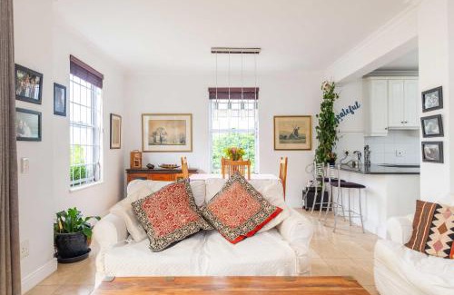 Plumstead House | Pool Secure Complex Lower Constantia