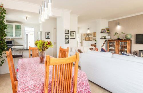 Plumstead House | Pool Secure Complex Lower Constantia