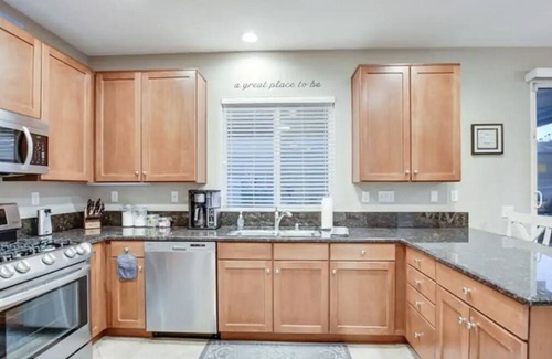 Jurupa Valley House | Pool-side Paradise 3BD| 2.5BA
