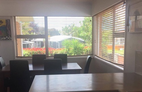 Tauranga House | Pool, sky tv, darts. A great place for families! Not a party house…