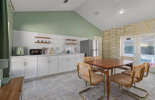 Auburndale House | Pool + Sleeps 8 + 30mil to Legoland