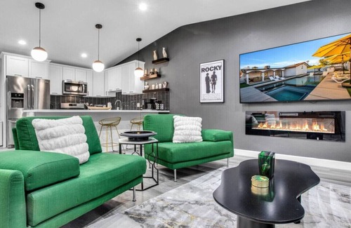 Coachella House | Pool,Spa,Pickleball,Gameroom,Firepit,Full Kitchen.Sleeps 18