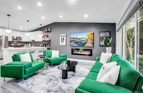 Coachella House | Pool,Spa,Pickleball,Gameroom,Firepit,Full Kitchen.Sleeps 18