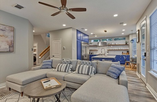 The Woodlands House | Pool & Spa – The Woodlands Gem