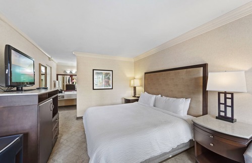 Laguna Beach Hotel | Pool, stroll to Main beach, shops, restaurants!