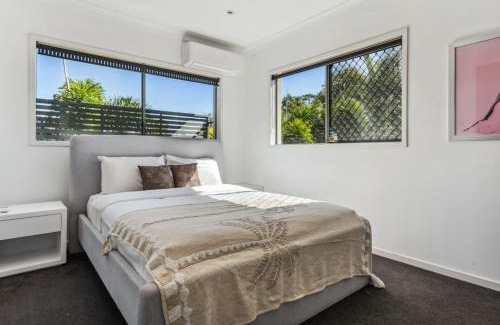 Calamvale House | Pool Table and Resort Pool 4BR Holiday Paradise