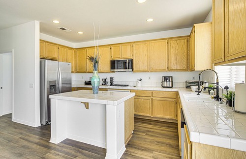 Victorville House | Pool Table & Charcoal Grill: Home in Victorville!