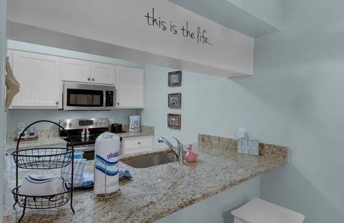 Cassine Village Apartment | Pool + Tennis & Nature Trails & 6 Minutes to Beach