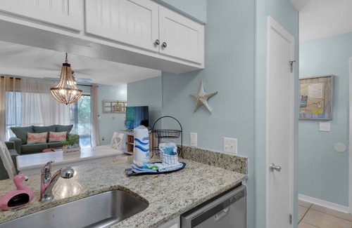Cassine Village Apartment | Pool + Tennis & Nature Trails & 6 Minutes to Beach