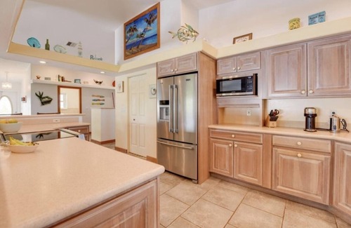 Cudjoe Key House | Pool, tiki hut, easy ocean access canal, dock, prime location 30m to Key West