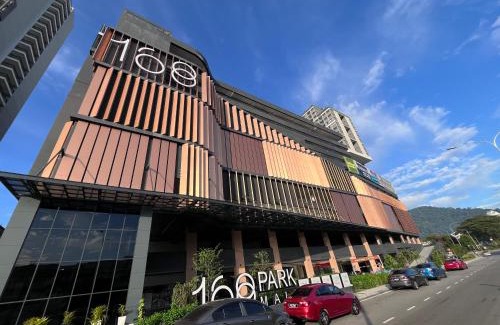 Batu Caves Apartment | Pool View Studio - 168 Park Selayang