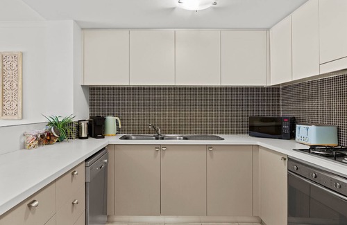 Gosford Apartment | Pool Vista- The Sanctuary