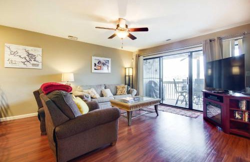 Osage Beach Apartment | Pools, Marina and Grill Osage Beach Condo!
