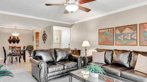 South Scottsdale House | Poolside 2 Bdrm Condo Prime Scottsdale Location