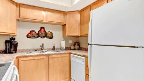 South Scottsdale House | Poolside 2 Bdrm Condo Prime Scottsdale Location