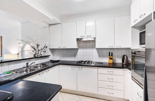 Pyrmont Apartment | Poolside 2-Bed Haven, Walk to City Centre