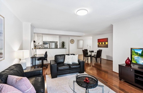 Pyrmont Apartment | Poolside 2-Bed Haven, Walk to City Centre