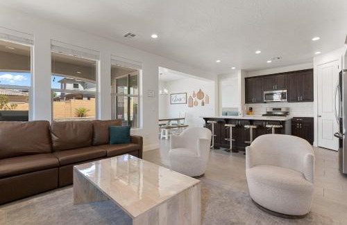 Washington House | Poolside Gathering home