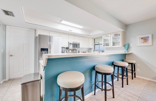 Lakewood Park House | Poolside Golf Paradise: 2 King Bdrms: Beaches 15 Min: Game room: Tee, Sun & Fun