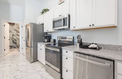 Indian Point Villa | Poolside King Villa 3-Min to SDC, Hot Tub, Waterfalls, Rain Shower Master Bath!