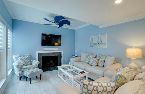 Madeira Beach House | Poolside Madeira Beach Abode with Balcony!