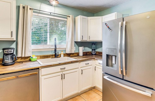 Gulf Breeze Villa | Poolside Oasis: 7 Mi to Pensacola Beach Boardwalk!