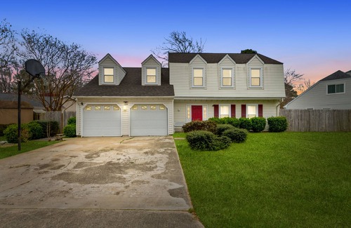 Northeast Virginia Beach House | Poolside Oasis, Relax and Enjoy!