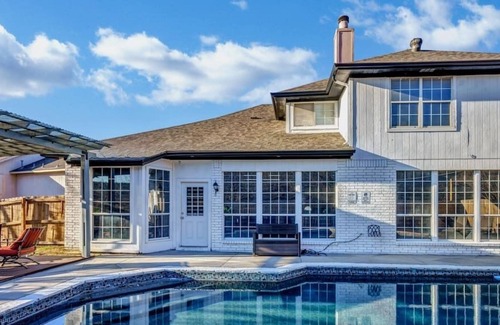 Dallas House | Poolside Paradise-5bd Retreat, Beautiful Pool/Yard