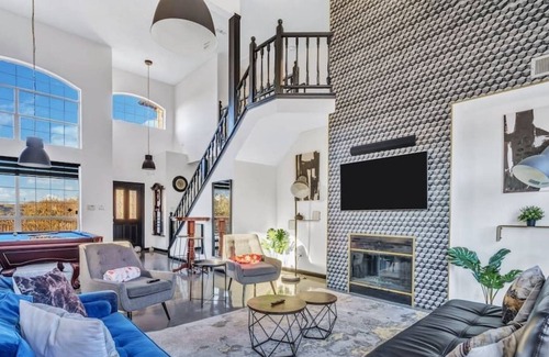 Dallas House | Poolside Paradise-5bd Retreat, Beautiful Pool/Yard